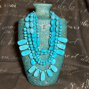 Chico’s Seline Turquoise Howlite and acrylic bead necklace.